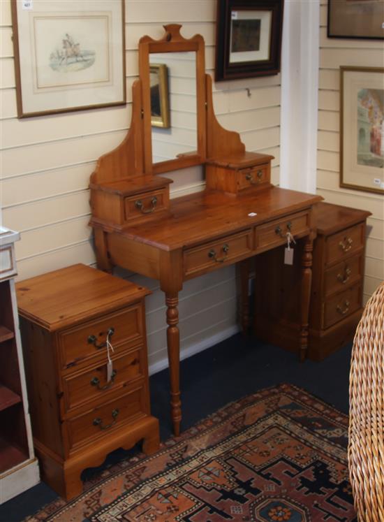 A pair of pine three-drawer bedside chests and a pine dressing table with mirror Dressing table W.90cm, bedside W.41cm